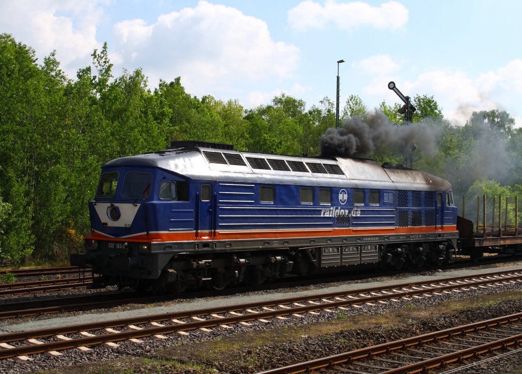 Unser neuer Dauergast? Raildox 232 103-2. (13.05.11)
Gru und eine verbeugung ;-) fr den Lokfhrer :D