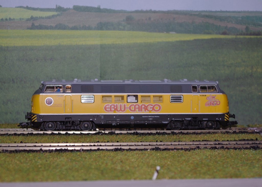 Unser neuester Zuwachs in der MoBa Familie. V270.06 der EBW Cargo und somit meine erste V200. Mir gefiel diese Lok schon immer im Original und umso stolzer bin ich nun, sie im Modell fahren zu knnen!