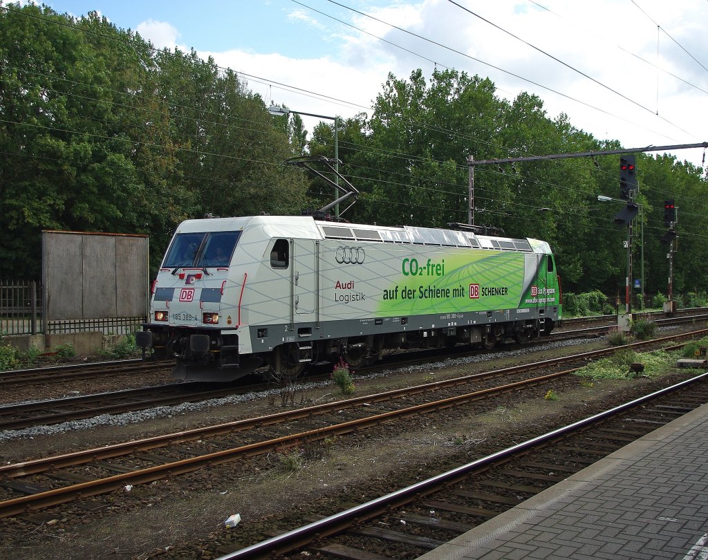 Unsere erste Begegnung mit der  Bltterlok  oder  CO-Lok  185 389-4. Welcher Spitzname sich auch durchsetzen wird, schn ist sie allemal. Nachdem sie am 18.09.2010 zunchst einen Gz in den Rbf brachte kam sie Lz in Richtung BW-Gelnde durch den Osnabrcker Hbf.