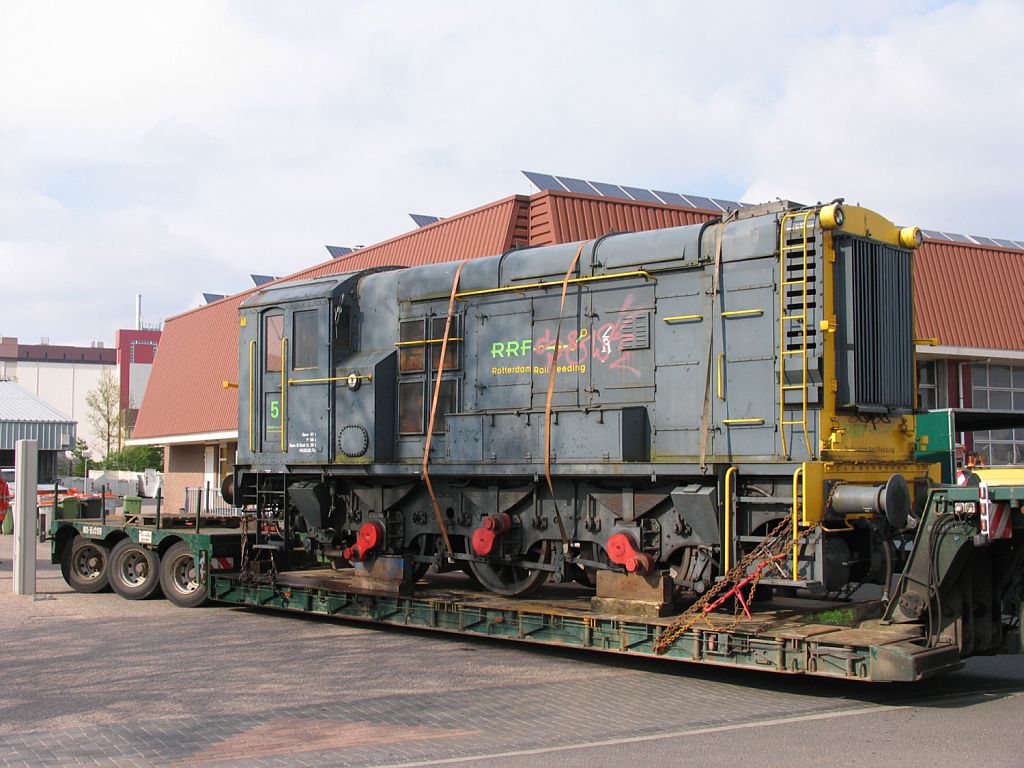 UNSERE LOKOMOTIVE (!!!) kurz fr seine zeitliche Endpunkt Drachten. Es ist die 662 (RRF 5). Wir (Stichting Spoorverleden Drachten ) brauchen die Lok als Denkmal fr die ehemalige Gterstrecke Groningen-Drachten. Endlich gibt es nach 25 Jahre wieder eine echte Diesellok in Drachten!