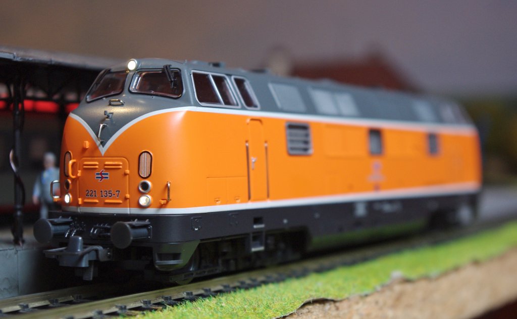 Unsere neueste H0 Errungenschaft ist die neue 221 135-7 der Bocholter Eisenbahn von Roco. Ein sehr gelungenes Modell!