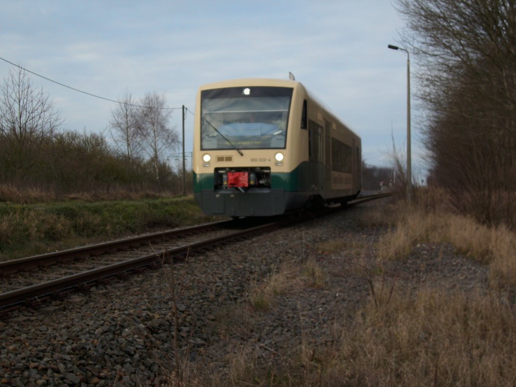 Unterwegs am 15.Dezember 2009 bei Bergen/R�gen war der PRESS-Triebwagen 650 032 auf dem Weg nach Lauterbach Mole.