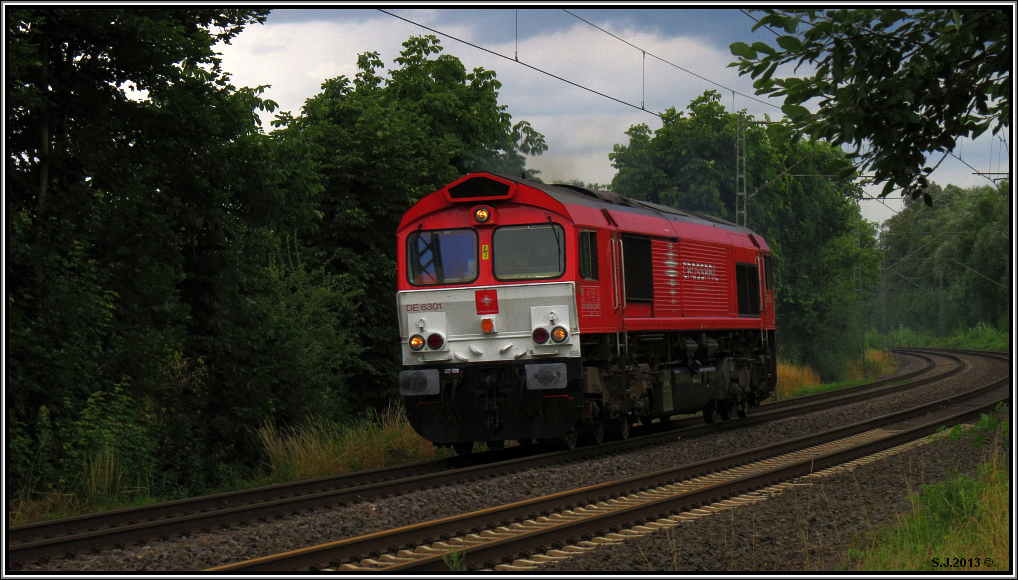 Unterwegs auf der KBS 485 bei Rimburg(bach Palenberg)ist diese Crossrail Class 66.
Bildlich festgehalten im Juli 2013.
