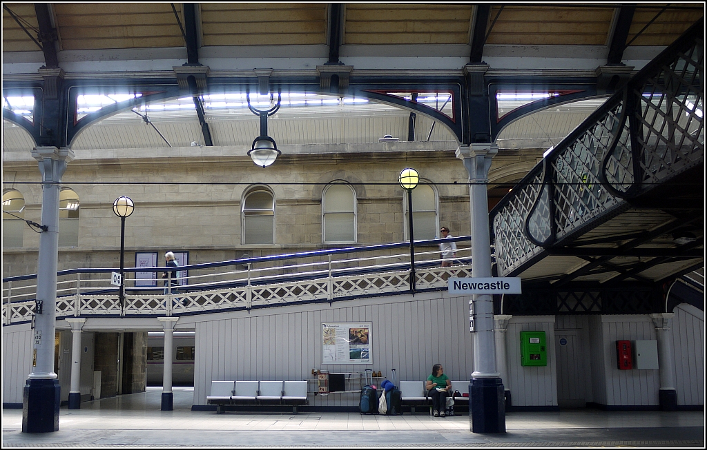 Unterwegs von Edinburgh nach London: der Bahnhof von  Newcastle . 14.7.2013
