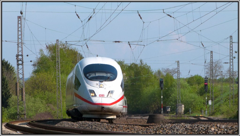 Unterwegs nach Brssel (B) ist dieser ICE 3 bei Eschweiler auf der KBS 480 im 
Mai 2013.