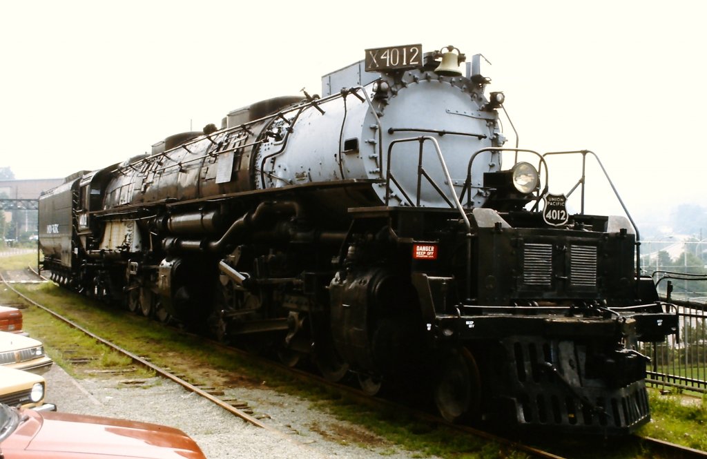 UP 4012 am 11. August 1988 im sich damals im Aufbau befindlichen Steamtown Railway Museum in Scranton (PA).