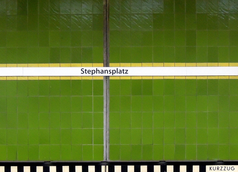 Ursprnglich (1929) in Blau/Wei gehalten, prsentiert sich der Hamburger U-Bahnhof Stephansplatz seit knapp 40 Jahren in Grn/Gelb. 5.2.2012