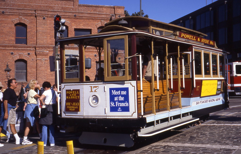 USA 2000: Kabelcar der Strassenbahn von San Francisco am Pier 43. 