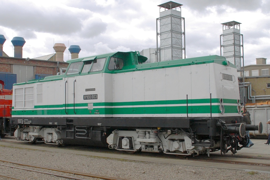 V 100 003 am 18.09.2010 zum Tag der offenen Tr bei Bombardier in Hennigsdorf