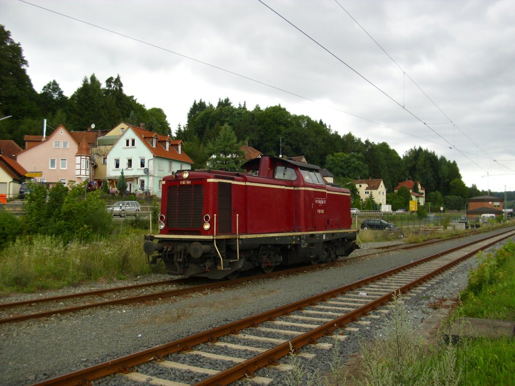 V 100 1041 der NeSa (211 041-9) rangiert am 16. August 2010 �ber Gleis 6 des Kronacher Bahnhofes.