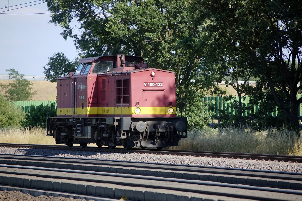 V 100-122 (202 487-5) der LWB als LZ zwischen Growudicke und Rathenow in Richtung Stendal. 19.07.2010