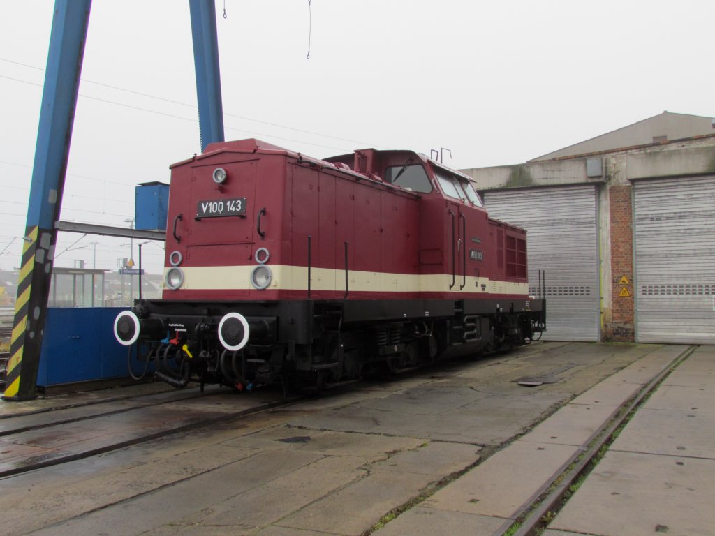 V 100 143 am 10.11.2011 auf dem Gelnde des Eisenbahn und Technikmuseum Schwerin