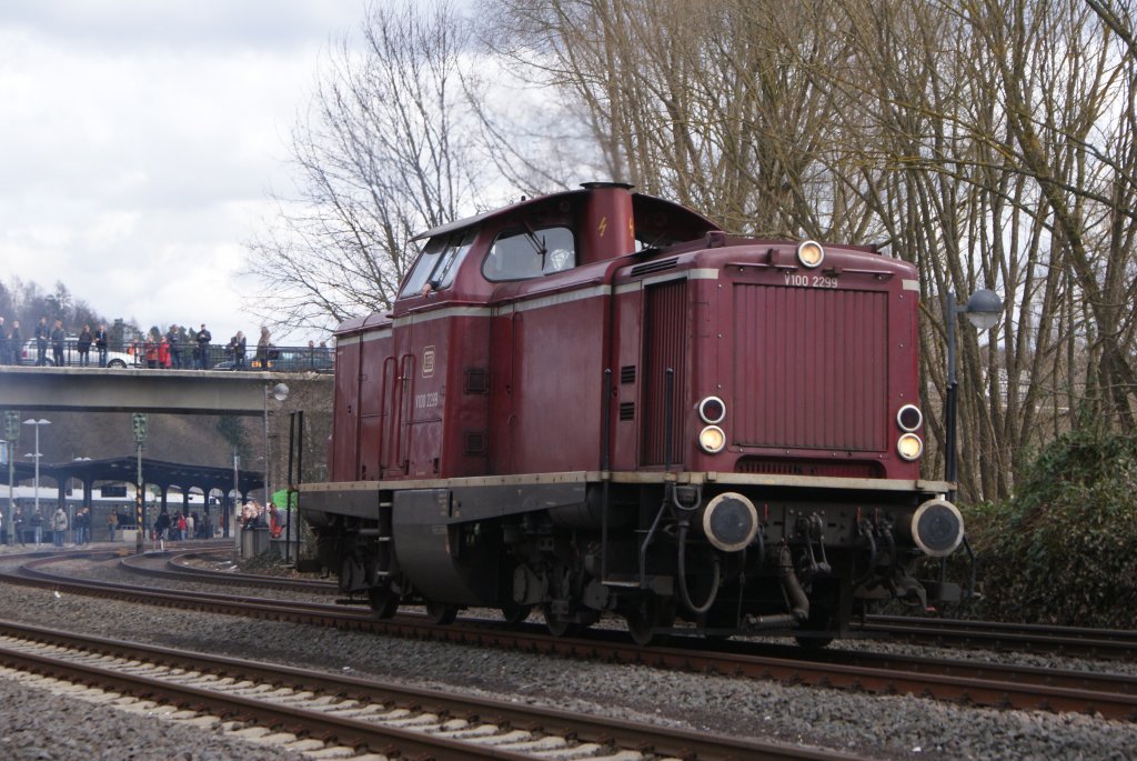 V 100 2299 fuhr Lz von Gerolstein in Richtung Trier am 02.04.2010 um 14:28 Uhr (175 Jahre Deutsche Eisenbahn)