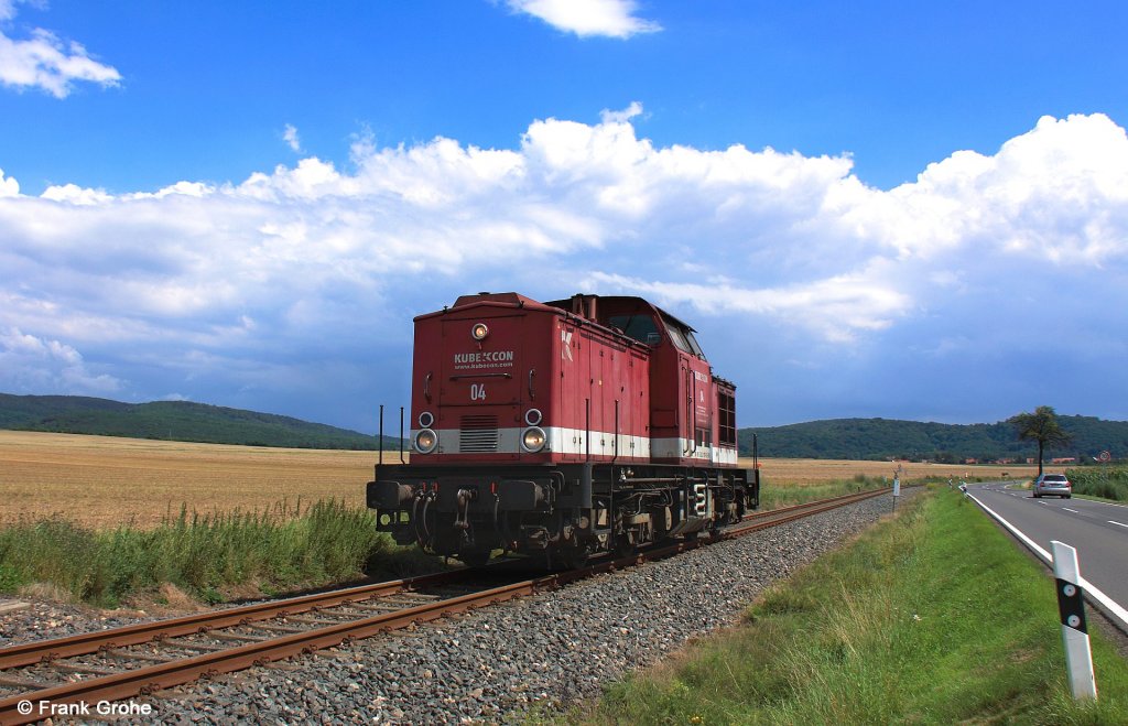 V 100 KCL 202 787-8, KUBE CON logistics GmbH Lok Nr. 4 auf Leerfahrt von Sangerhausen nach Rottleberode Sd, ex KBS 592 Berga-Kelbra - Stolberg (Harz), fotografiert zwischen Uftrungen und Rottleberode Sd am 03.08.2012 --> Inbetriebnahme 1975 als DR 110 787-9 --> 1982 Umbau in 112 787-7 --> 1992 Umbezeichnung in 202 787-8 --> nach Ausmusterung 1999 erfolgte 2000 Wiederinbetriebnahme als 203 503-8 --> seit 2007 wieder 202 787-8 --> ab 2010 bei KUBE CON logistics GmbH, Delmenhorst