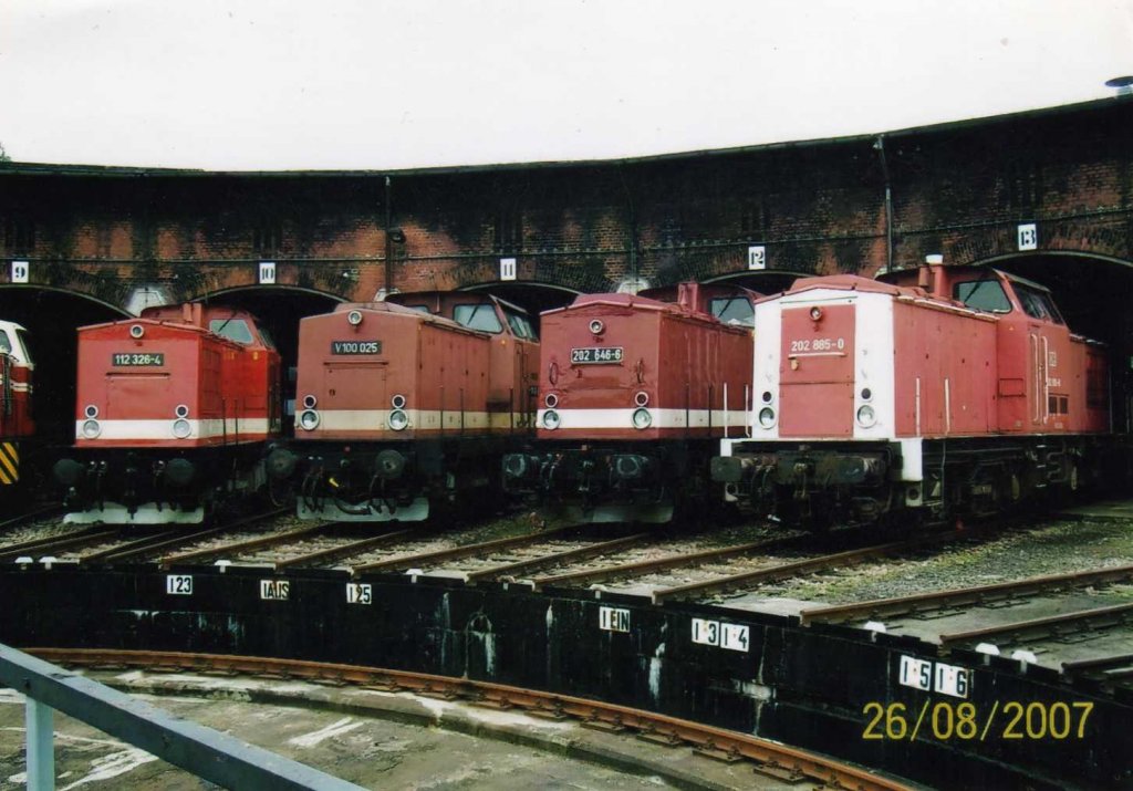 V 100 Parade zum 17.Heizhausfest in Chemnitz-Hilbersdorf. 112 326-4 (PRESS), V 100 025 (SEM), 202 646-6 (Erzgebirgsbahn) und 202 885-0 (SEM)