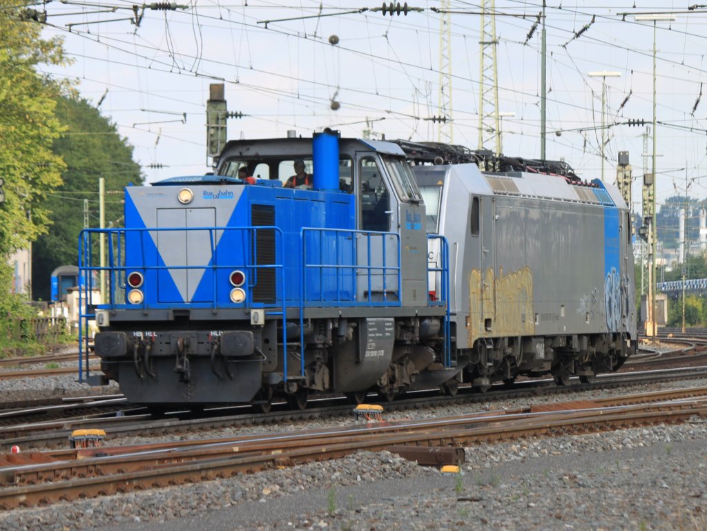 V 107 der Rurtalbahn zieht am 06.07.2011 die mit Graffiti verunstaltete 186 107 von Railpool aus Aachen West Richtung Hbf.