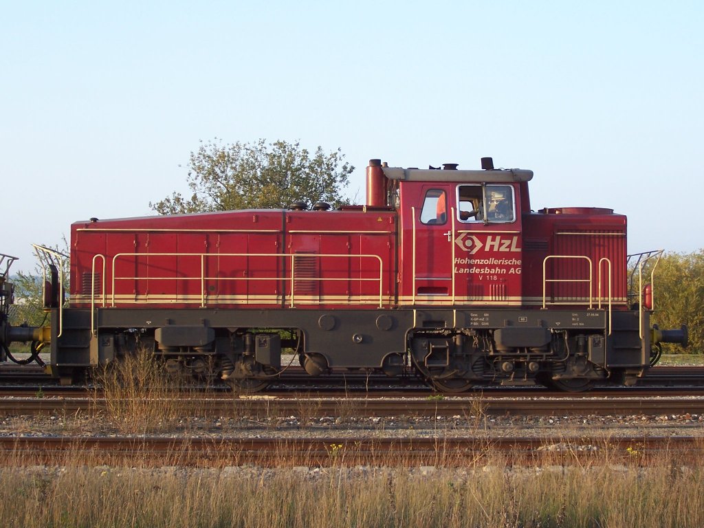 V 118 der Hohenzollerischen Landesbahn (HzL) in Mengen am 16.10.2006