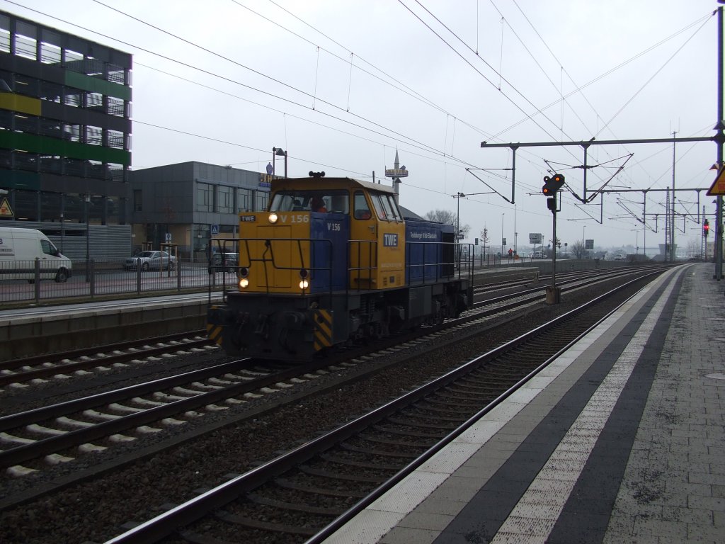 V 156 (274 107-8) der TWE fhrt Solo durch Bielefeld. 03.02.2011.