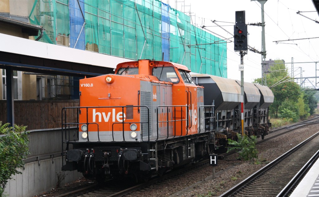 V 160.8 der Hvle (206 616-8) brachte 3 hauseigene Schttgutwagen der Hvle am 31.08.2012 durch den Hbf. von Brandenburg in Richtung Brandenburg Altstadt.