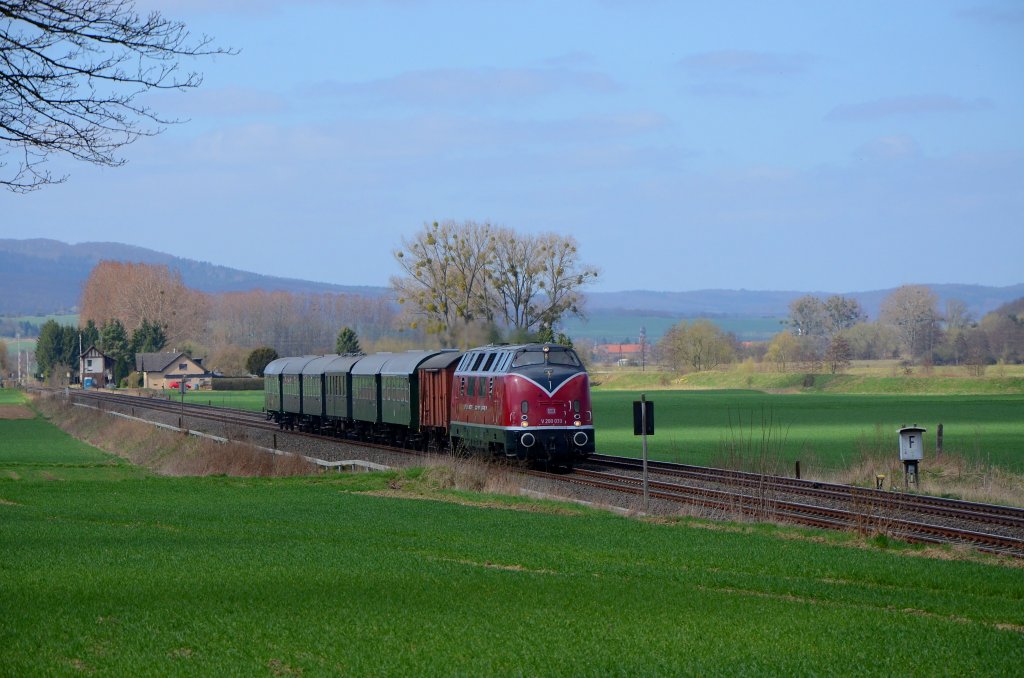 V 200 033 mit Sonderzug nach Wernigerode bei Hockeln am Samstag den 20.04.2013