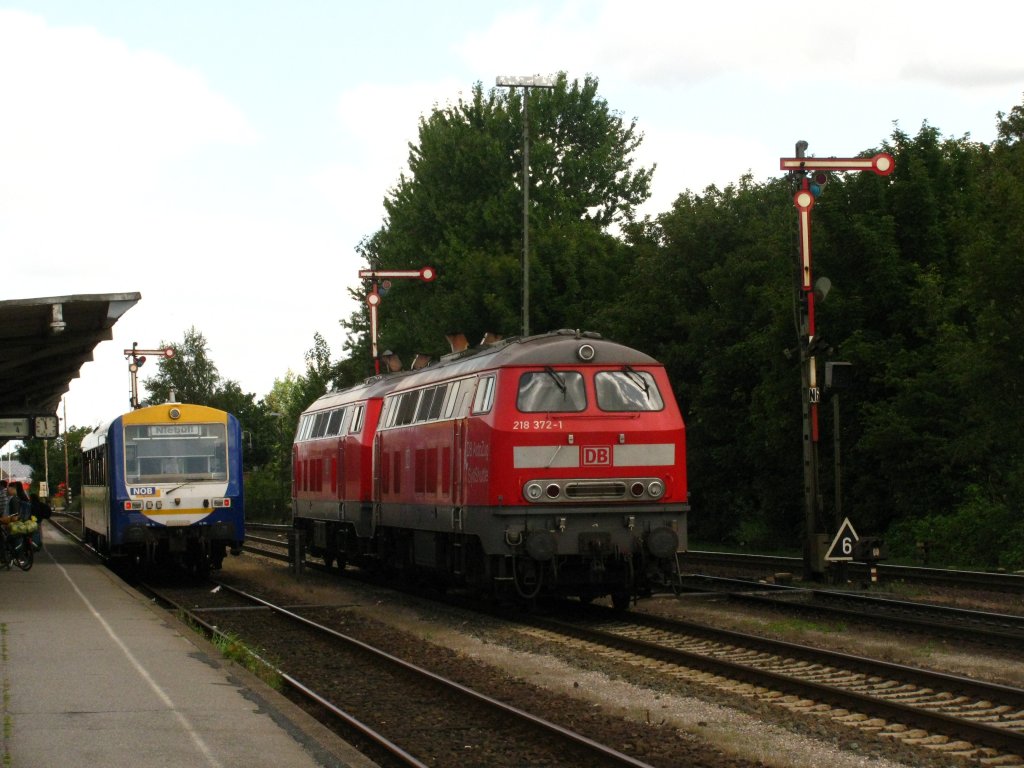 V 218 Doppelpack und NOB-Triebwagen in Nieb�ll,04.08.2009