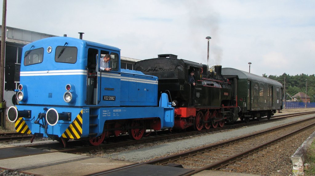 V 22, Lok Ampflwang und Packwagen bereit zur Abahrt zum Bw-Fest im Bw Sch�neweide; 28.09.07