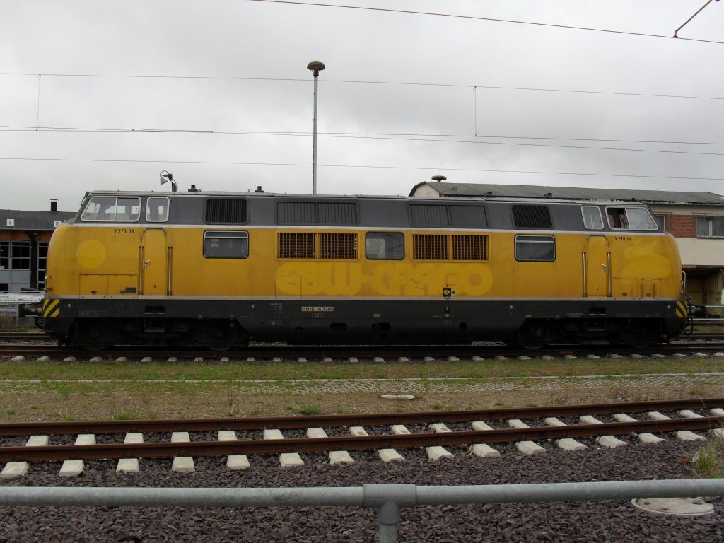 V 270 08 von RTS (ex. Ebw cargo) wartet auf Ausfahrt in Wismar am 7.5.10
