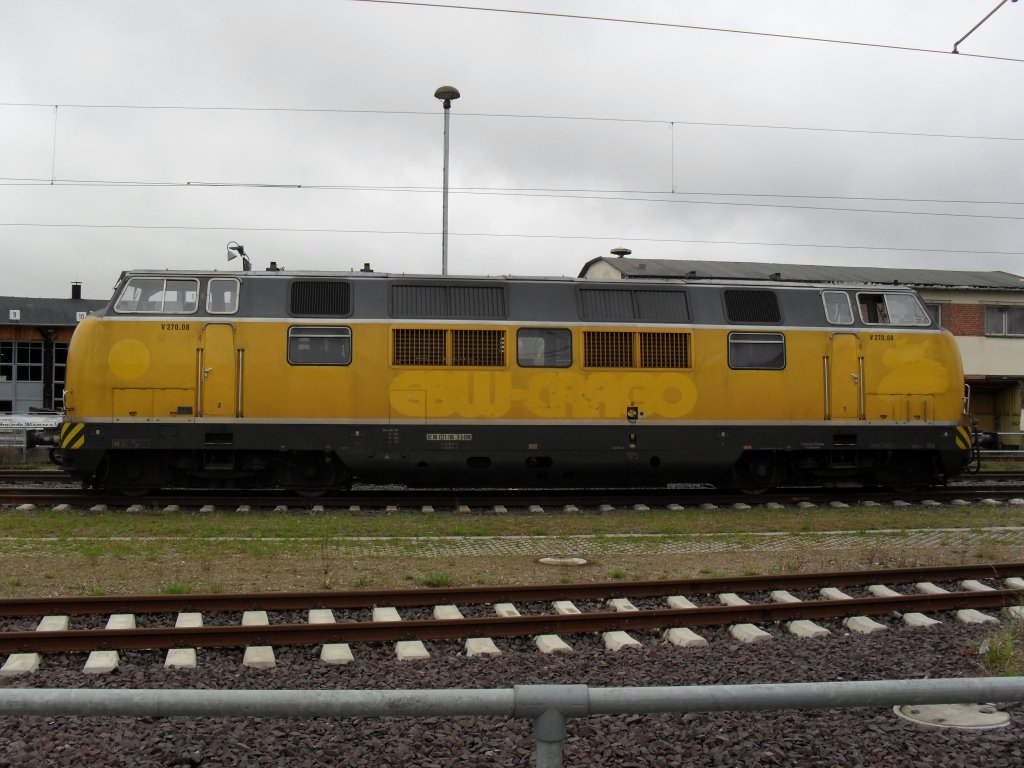 V 270 08 von RTS (ex. Ebw cargo) wartet auf Ausfahrt in Wismar am 7.5.10