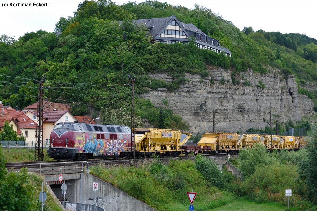V 270.10 mit einem Bauzug von eurailpool Richtung Gemnden (Main) bei Retzbach-Zellingen, 06.08.2012