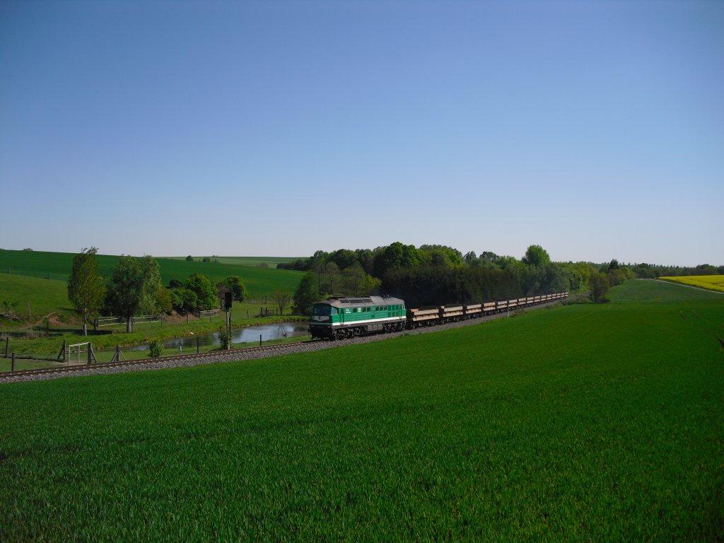 V 300 004 bei der Durchfahrt in Baldenhain, am 09.05.11.