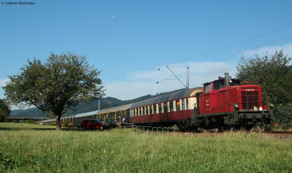  V 360 02 der EMN und AVG 465 (Zugschluss) mit dem DPE 31747 (Graben-Neudorf-Alpirsbach)am Esig in Hausach 9.9.09