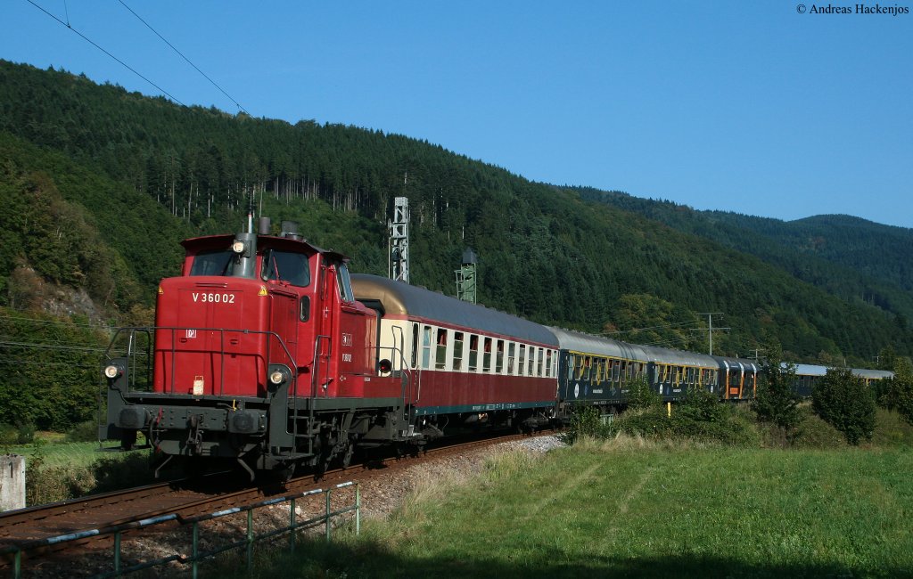 V 360 02 der EMN und 465 der AVG (Zugschluss) mit dem DPE 31750 (Alpirsbach-Graben-Neudorf) am Esig Hausach 9.9.09