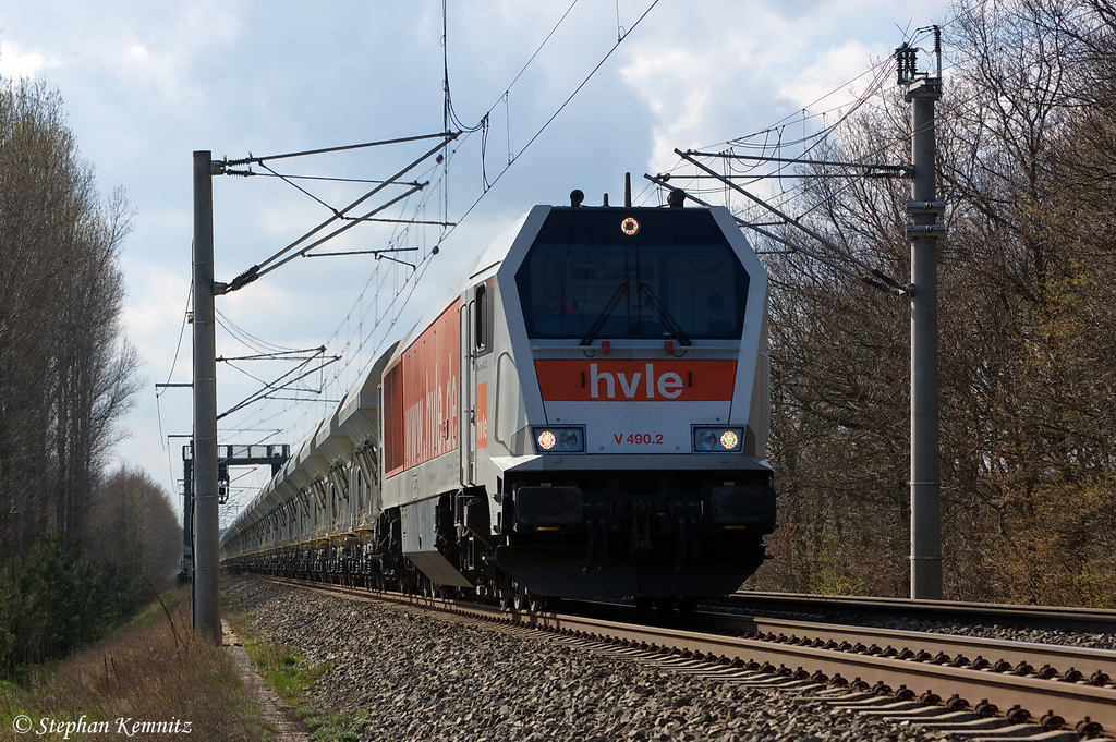 V 490.2 (264 012-6) hvle - Havell�ndische Eisenbahn AG mit einem Hvle eignenden Faccns Ganzzug bei Nennhausen und fuhr in Richtung Wustermark weiter. 13.04.2012