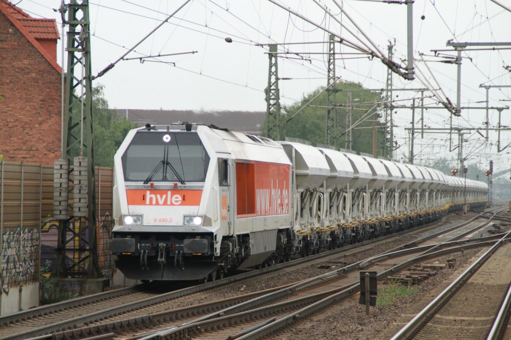 V 490.2 (264 012-6) mit einem Gz eigener Faccns, an einen sehr trben 01.06.2013 in Hannover Linden/Fischerhof.