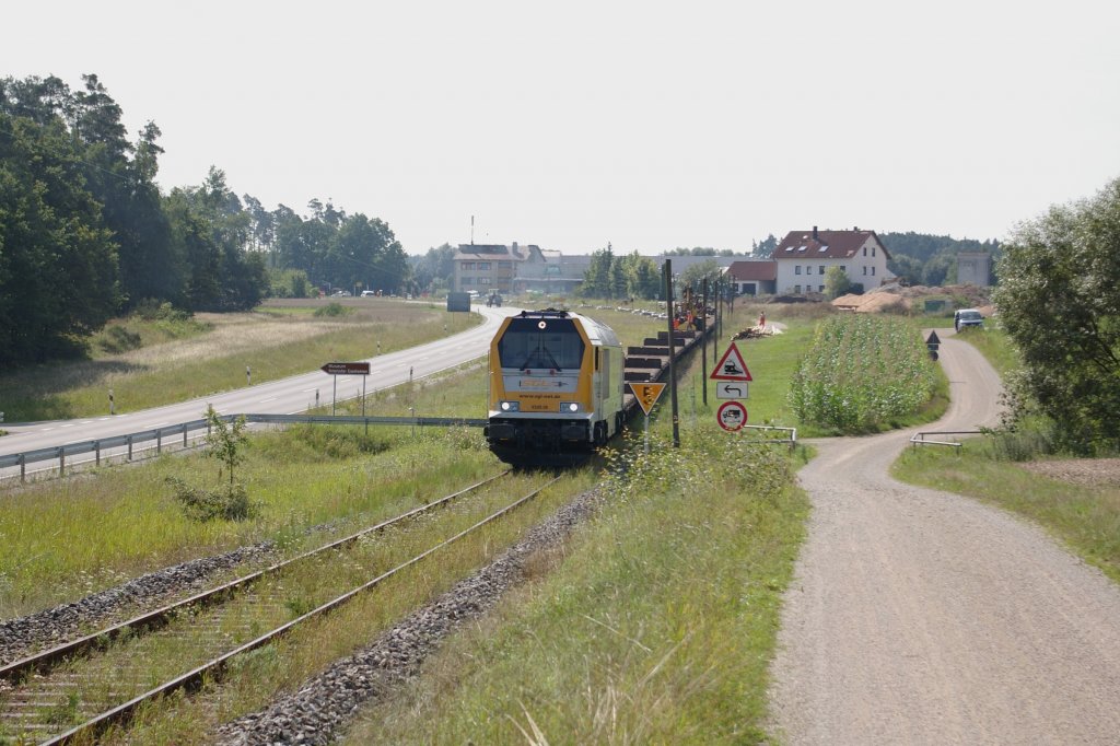 V 500.06 (92 80 1264 006-8) der Firma Schienen-Gter-Logistik,aufgenommen mit einem Bauzug am 10.08.2010 bei Eckersmhlen an der Strecke Roth-Hilpoltstein.