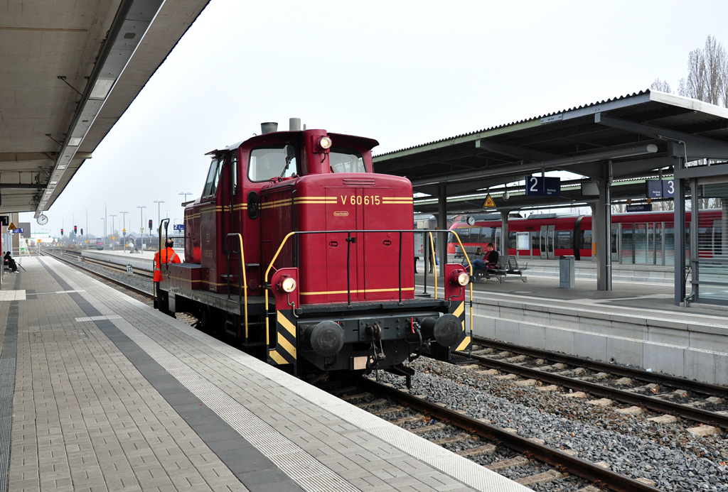 V 60615 auf Gleis 1 im Bf Euskirchen - 17.03.2012