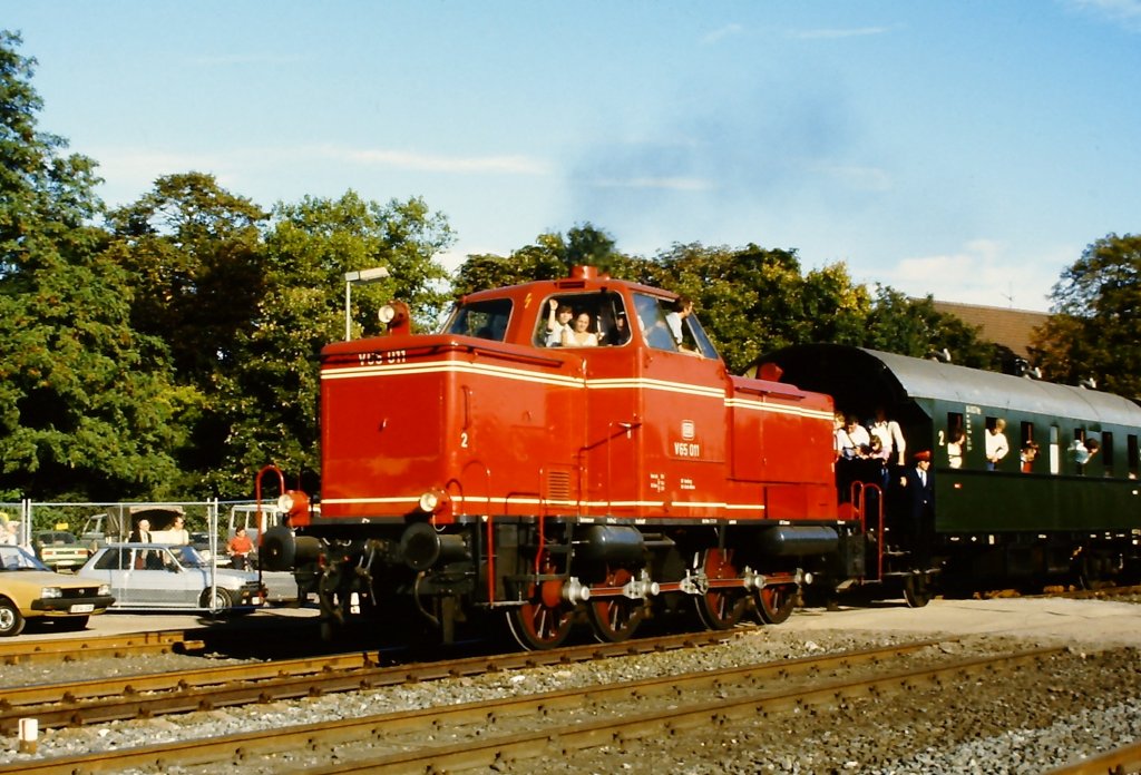V 65 011 auf der Fahrzeugschau  150 Jahre deutsche Eisenbahn  vom 3. - 13. Oktober 1985 in Bochum-Dahlhausen.