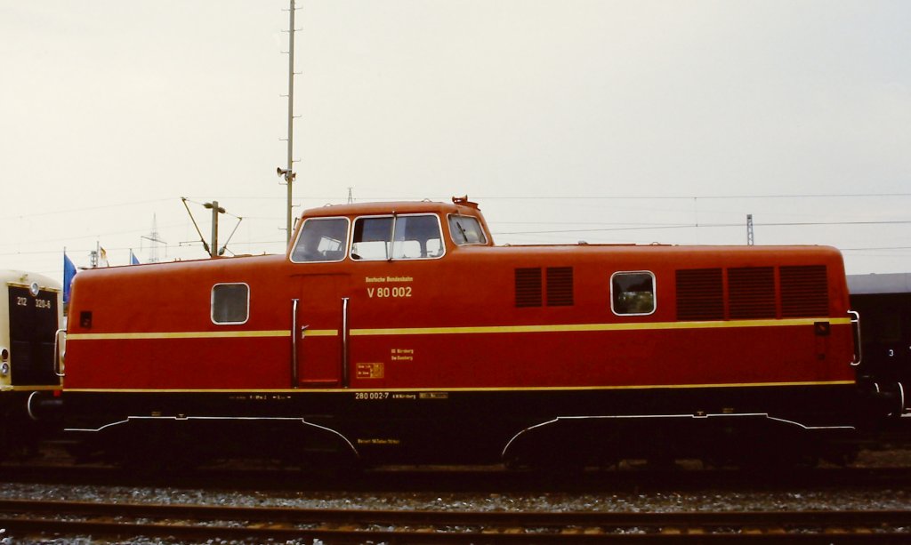 V 80 002 auf der Fahrzeugschau  150 Jahre deutsche Eisenbahn  vom 3. - 13. Oktober 1985 in Bochum-Dahlhausen.