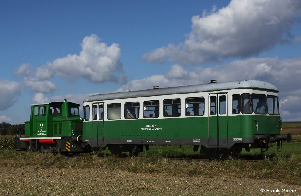 V1 von Orenstein & Koppel + Personenwagen VB11 von Auwrter als P3804 Eggmhl - Langquaid, KBS 12930 Laabertalbahn, Lokalbahn Eggmhl - Schierling - Langquaid, fotografiert am 19.09.2010 zwischen Schierling und Niederleierndorf