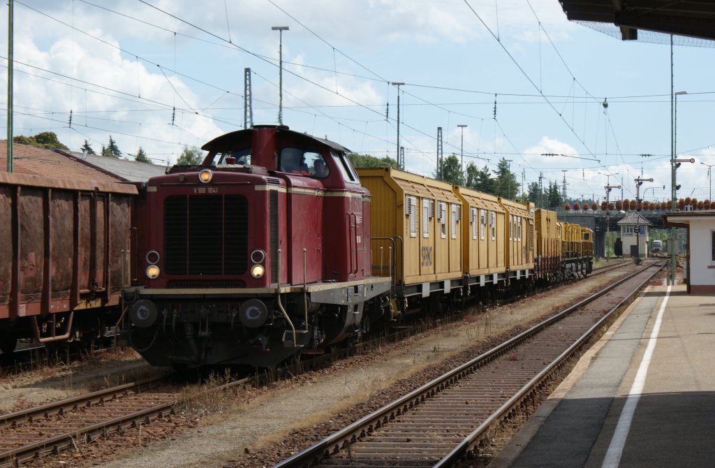 V100 1041 mit Bauzug in Villiingen am 16.08.2011