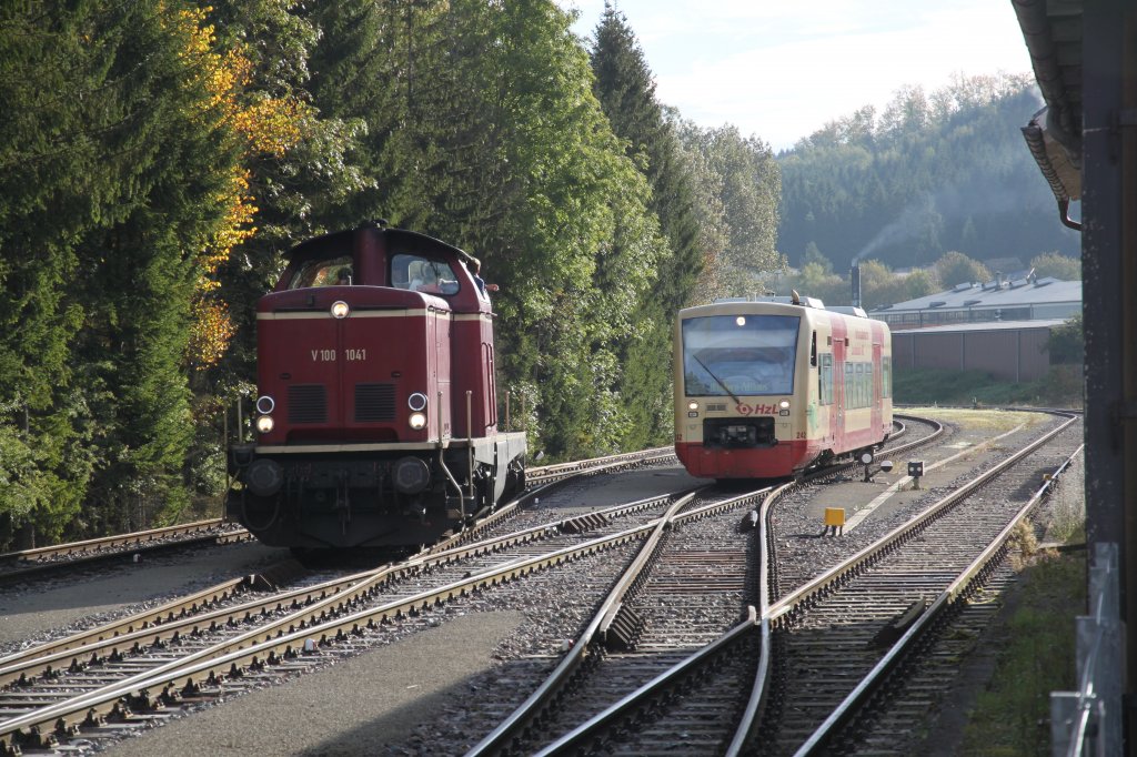 V100 1041 Zollhaus-Blumberg 26.09.2012. Begegnung mit der Ringbahn.