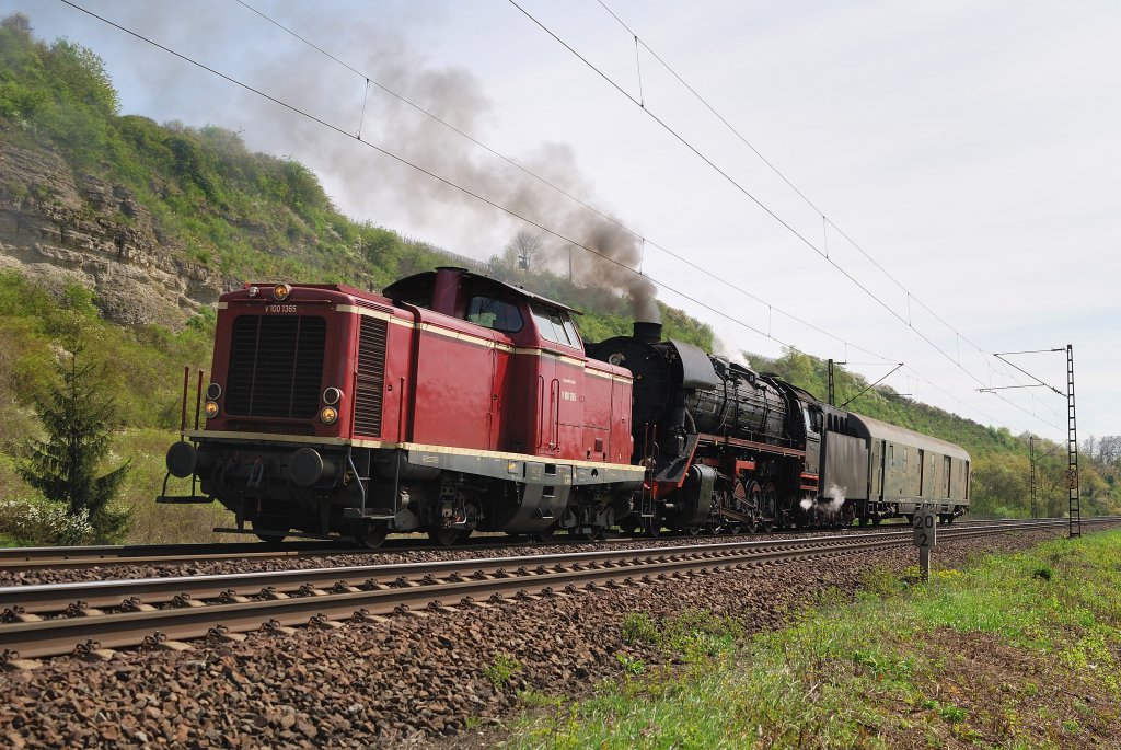V100 1365 und 44 2546 der BayernBahn bei Himmelstadt (22.04.2010)