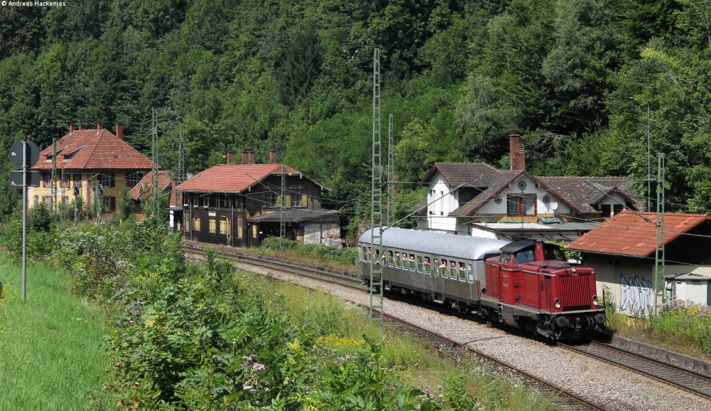 V100 2335 mit dem DPE***** (Freiburg (Brsg) Hbf-Titisee) in Hirschsprung 12.8.12