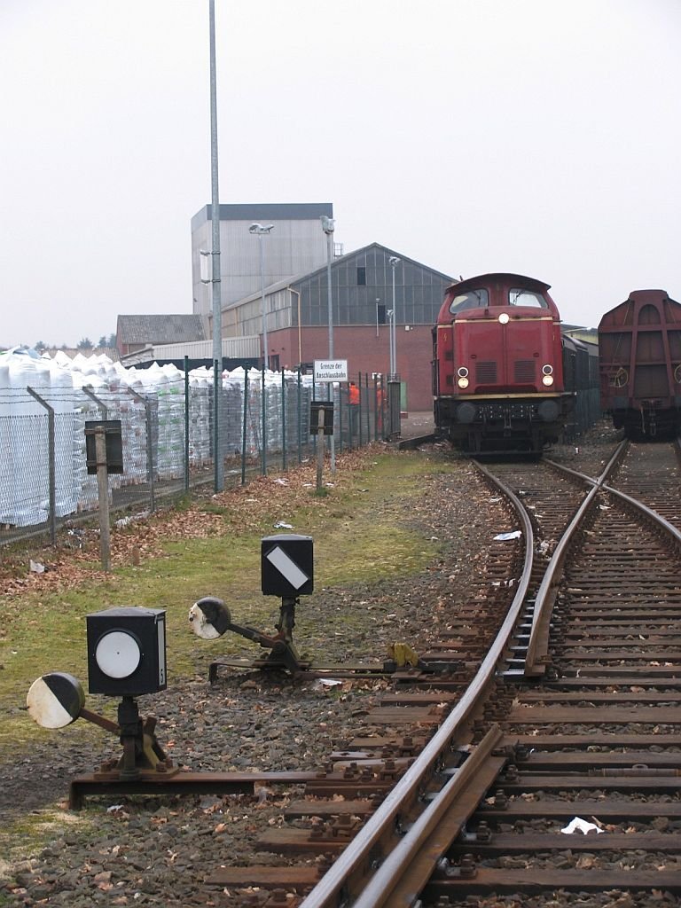V100 “Emsland” der Emsl�ndische Eisenbahn GmbH (ehemalige 211 308-2) in Sedelsberg am 19-3-2010.