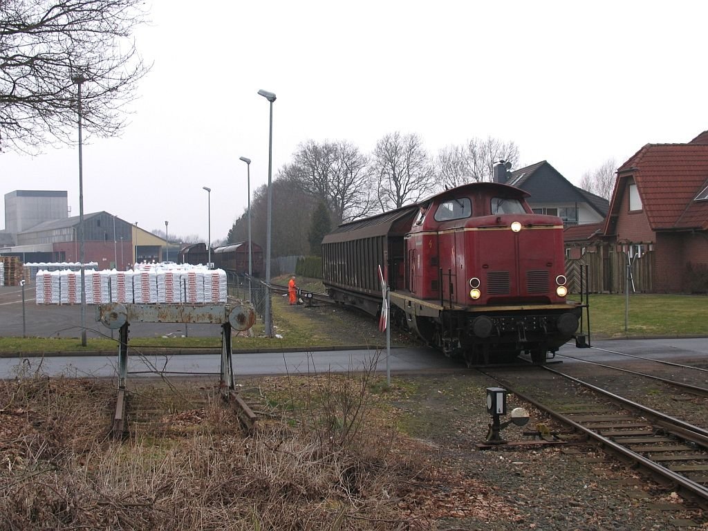 V100 “Emsland” der Emslndische Eisenbahn GmbH (ehemalige 211 308-2) whrend rangierarbieten in Sedelsberg am 19-3-2010.