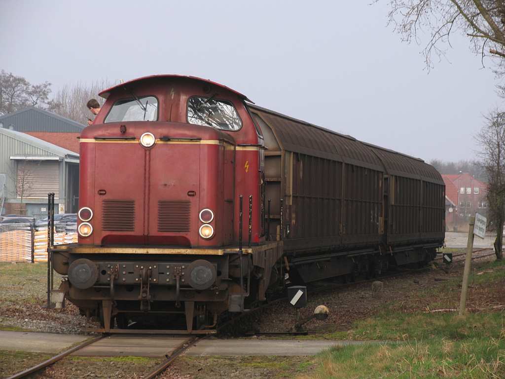 V100 “Emsland” der Emslndische Eisenbahn GmbH (ehemalige 211 308-2) whrend rangierarbieten in Ramsloh am 16-3-2012. 

