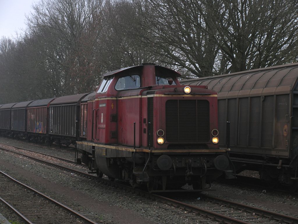 V100 “Emsland” der Emsl�ndische Eisenbahn GmbH (ehemalige 211 308-2) w�hrend rangierarbieten in Sedelsberg am 16-3-2012.