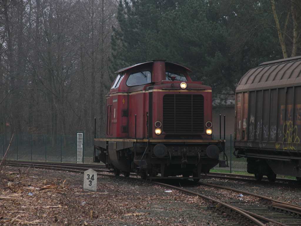 V100 “Emsland” der Emslndische Eisenbahn GmbH (ehemalige 211 308-2) whrend rangierarbieten auf Bahnhof Sedelsberg am 16-3-2012.