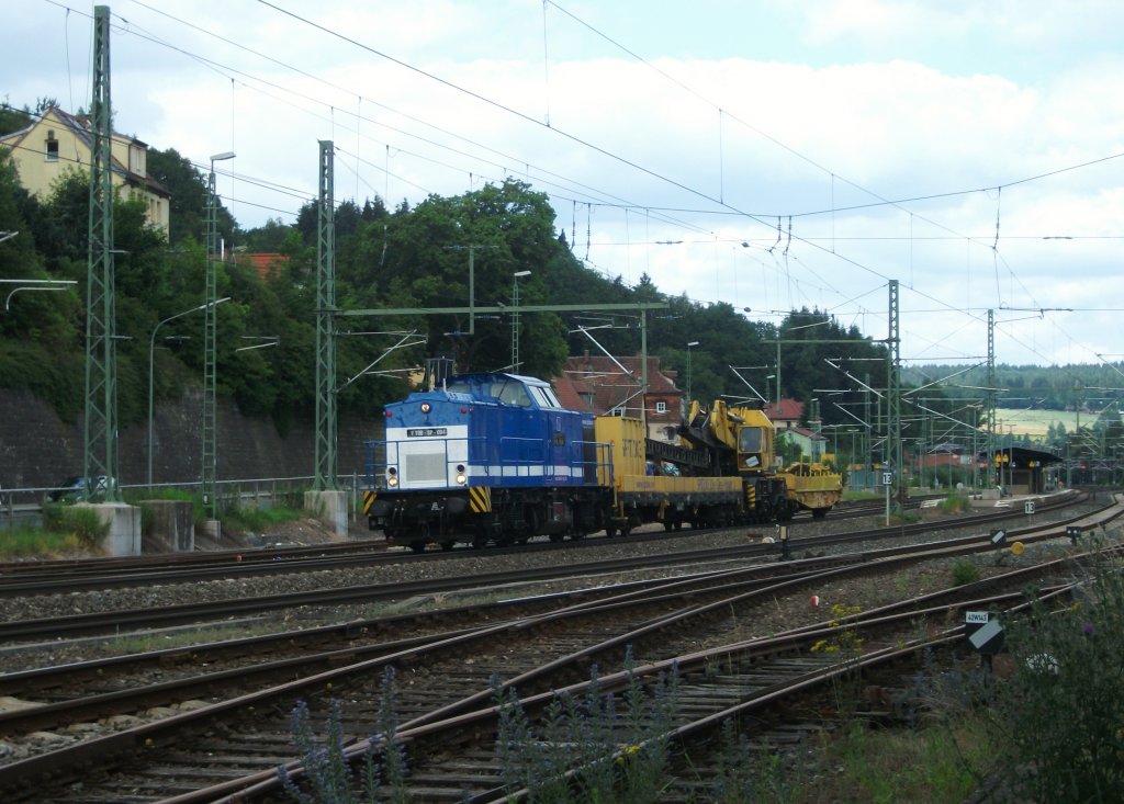 V100-SP-004 der Spitzke Logistik GmbH zieht am 12. Juli 2013 einen Kranzug durch Kronach Richtung Lichtenfels.