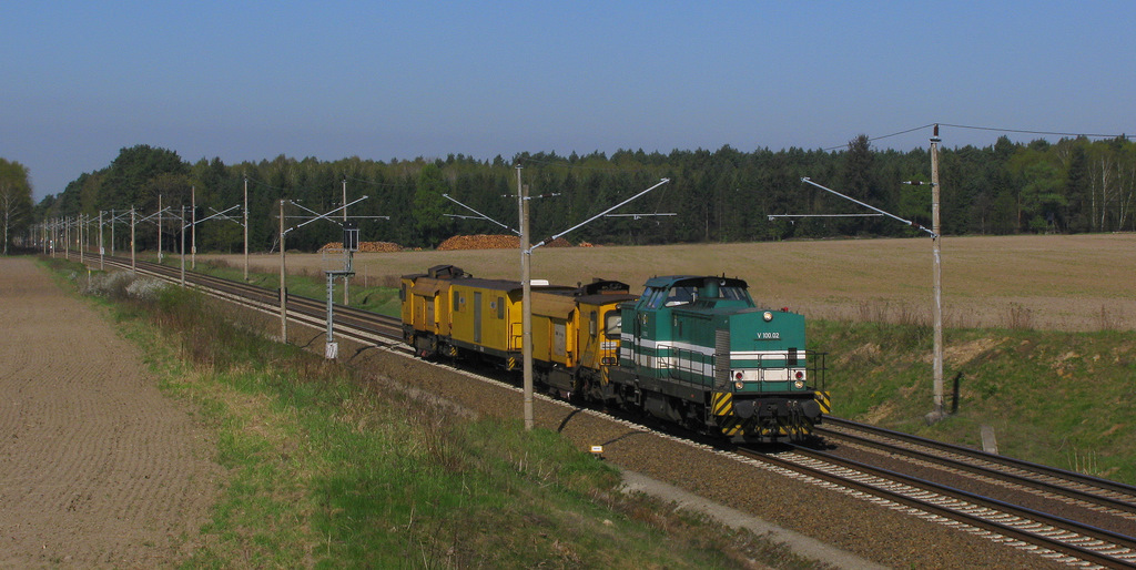 V100.02 der LDS mit ihrem Schleifzug in Richtung Frankfurt(Oder) war der zweite und letzte private Gterzug am 20.04.2011 vor unseren Kameras. 20.04.2011